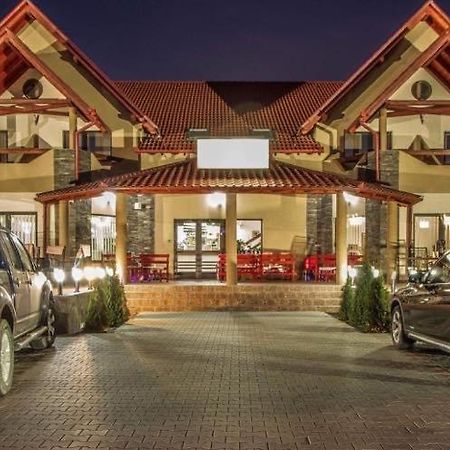 Aranykakas Etterem Es Panzio Bed & Breakfast Sîndominic Exterior photo