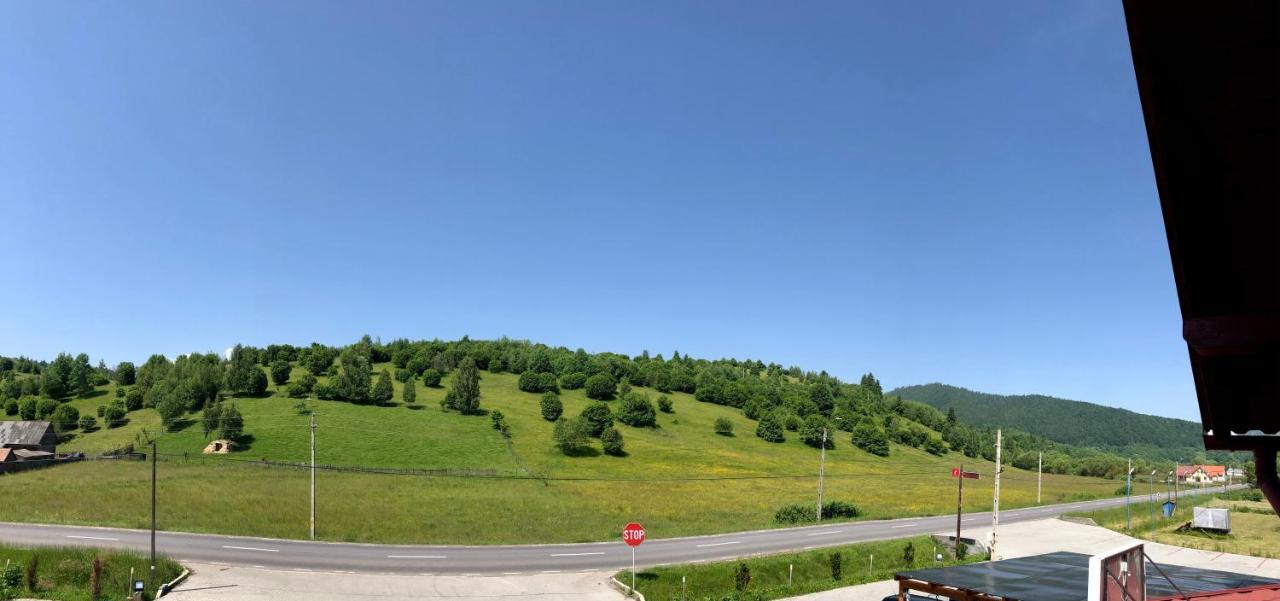 Aranykakas Etterem Es Panzio Bed & Breakfast Sîndominic Exterior photo