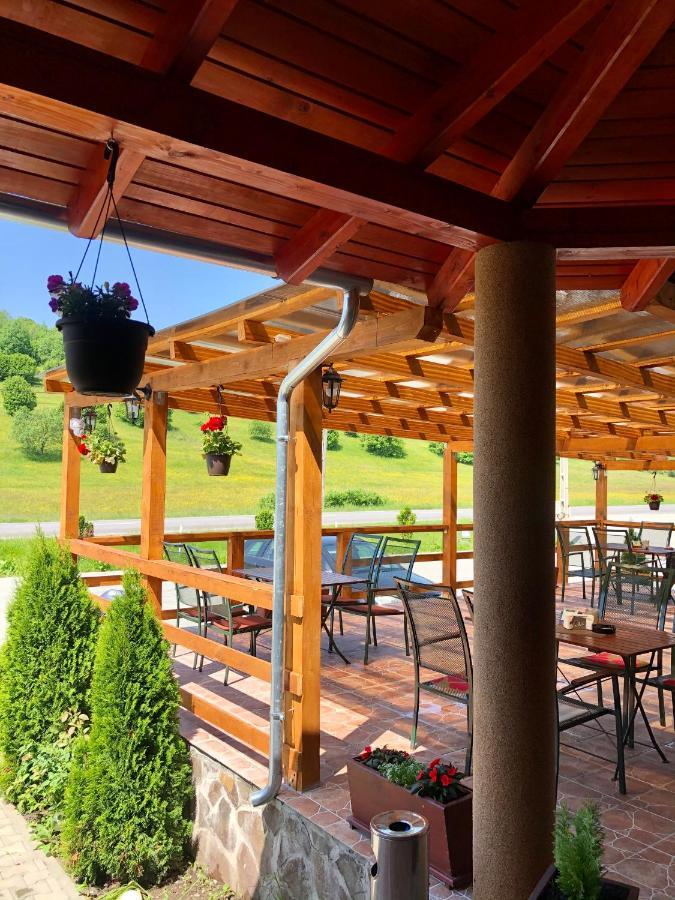 Aranykakas Etterem Es Panzio Bed & Breakfast Sîndominic Exterior photo